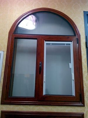 El grano de madera pintó el diseño comercial de aluminio de la ventana de la lumbrera de la vuelta de la inclinación de Windows