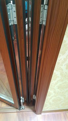 Grano de madera moderado del BI de Outerior de las puertas de aluminio insonoras del doblez pintado